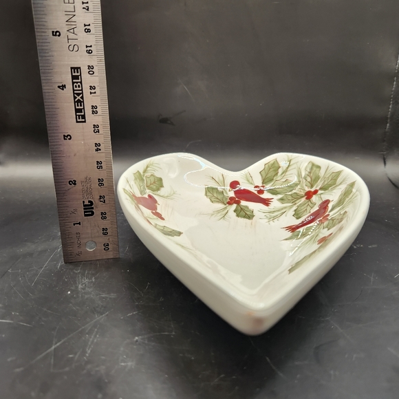 Gates Ware Heart Shaped Bowl with Cardinals & Holly Berries - Picture 4 of 5